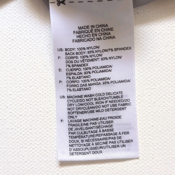 🚫DONATED🚫 Reebok Playdry Grey Lightweight Training Jacket with Hood - Picture 7 of 7